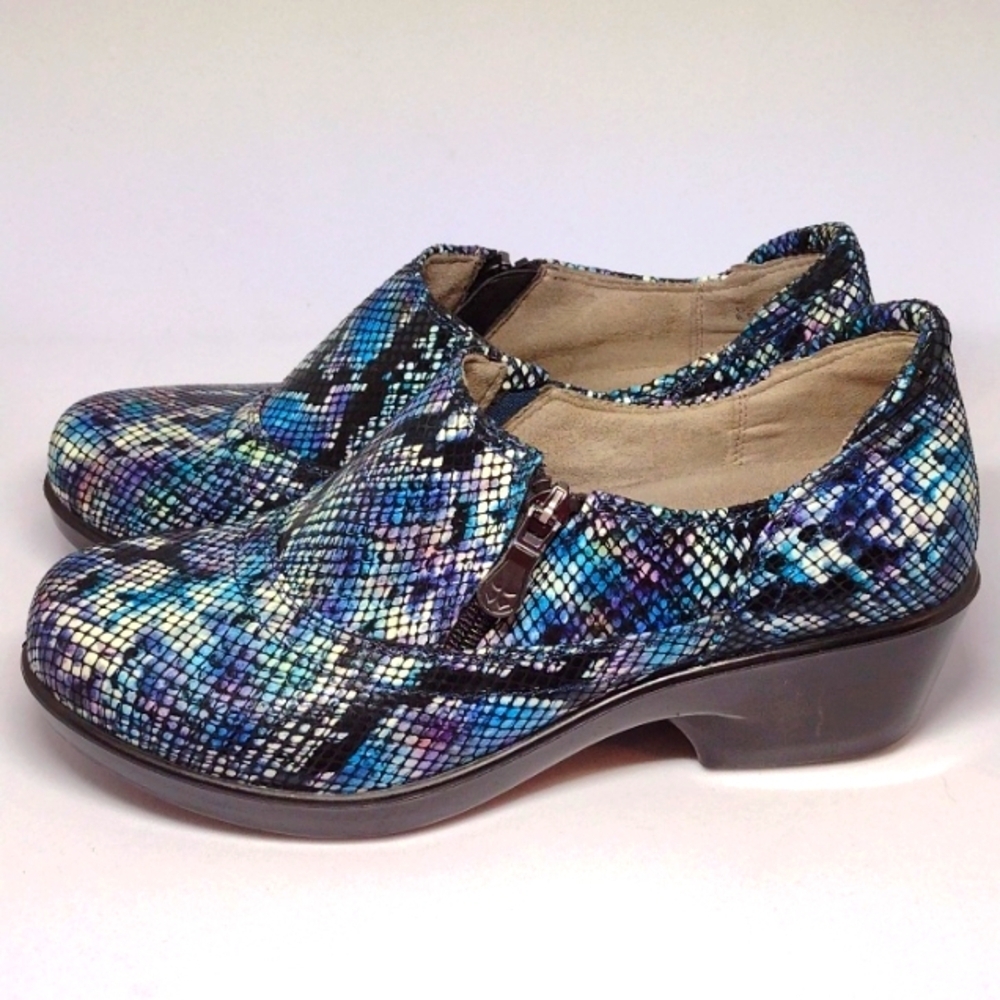 Naturalizer Women' Leather Shoes Slip Resistant Snakeskin Print Size 8.5 Clogs